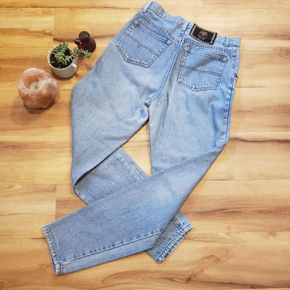 Otter symmetry sleek protection iPhone 11 case. - Picture 3 of 4